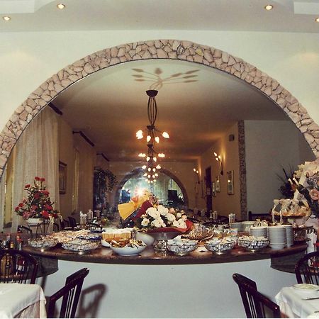 Hotel Pensione Ornella Чезенатико Экстерьер фото