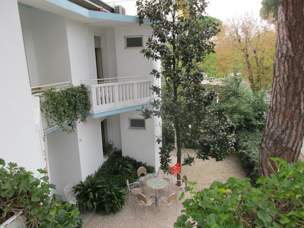Hotel Pensione Ornella Чезенатико Экстерьер фото