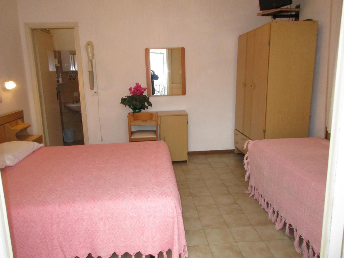 Hotel Pensione Ornella Чезенатико Экстерьер фото