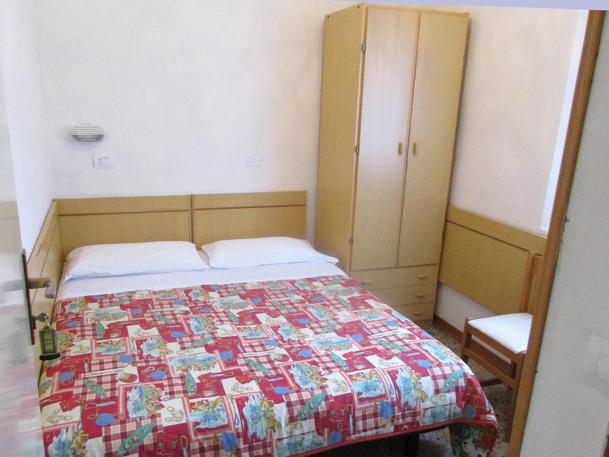 Hotel Pensione Ornella Чезенатико Экстерьер фото