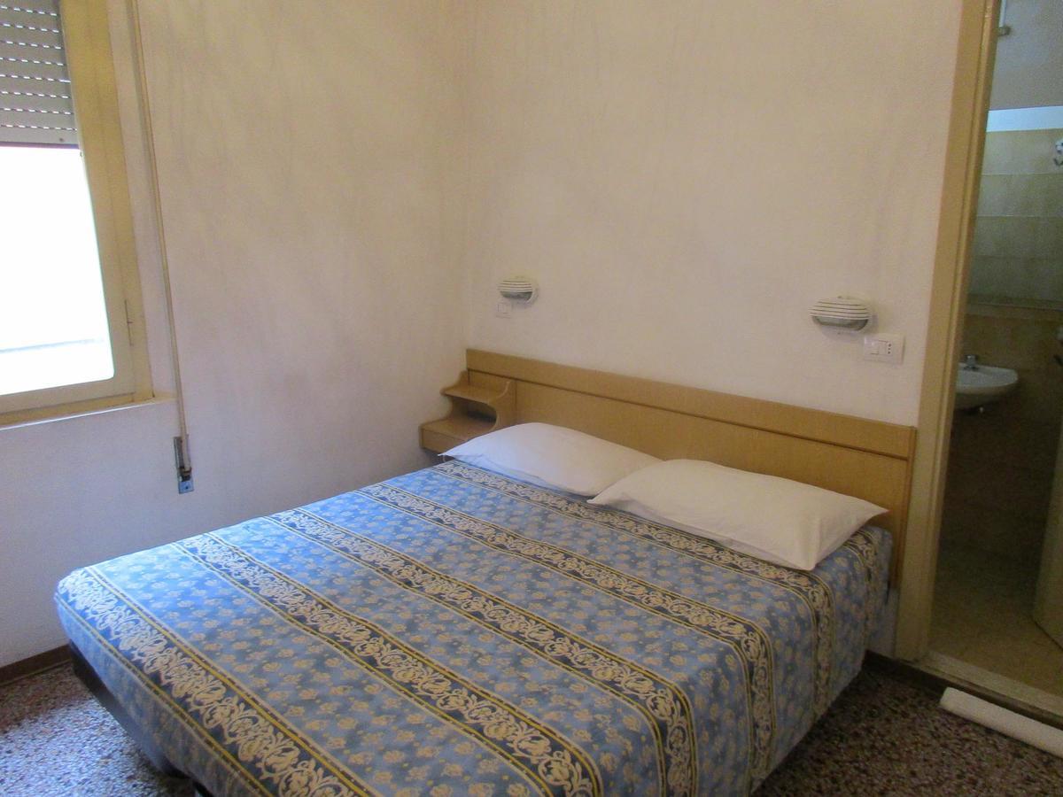 Hotel Pensione Ornella Чезенатико Экстерьер фото