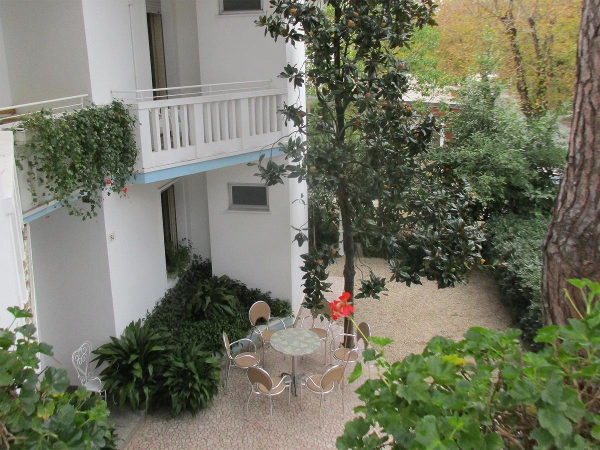 Hotel Pensione Ornella Чезенатико Экстерьер фото