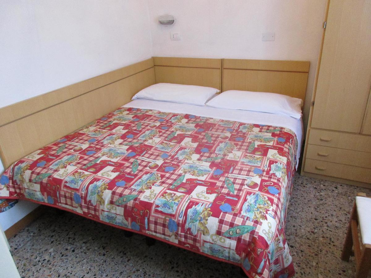 Hotel Pensione Ornella Чезенатико Экстерьер фото