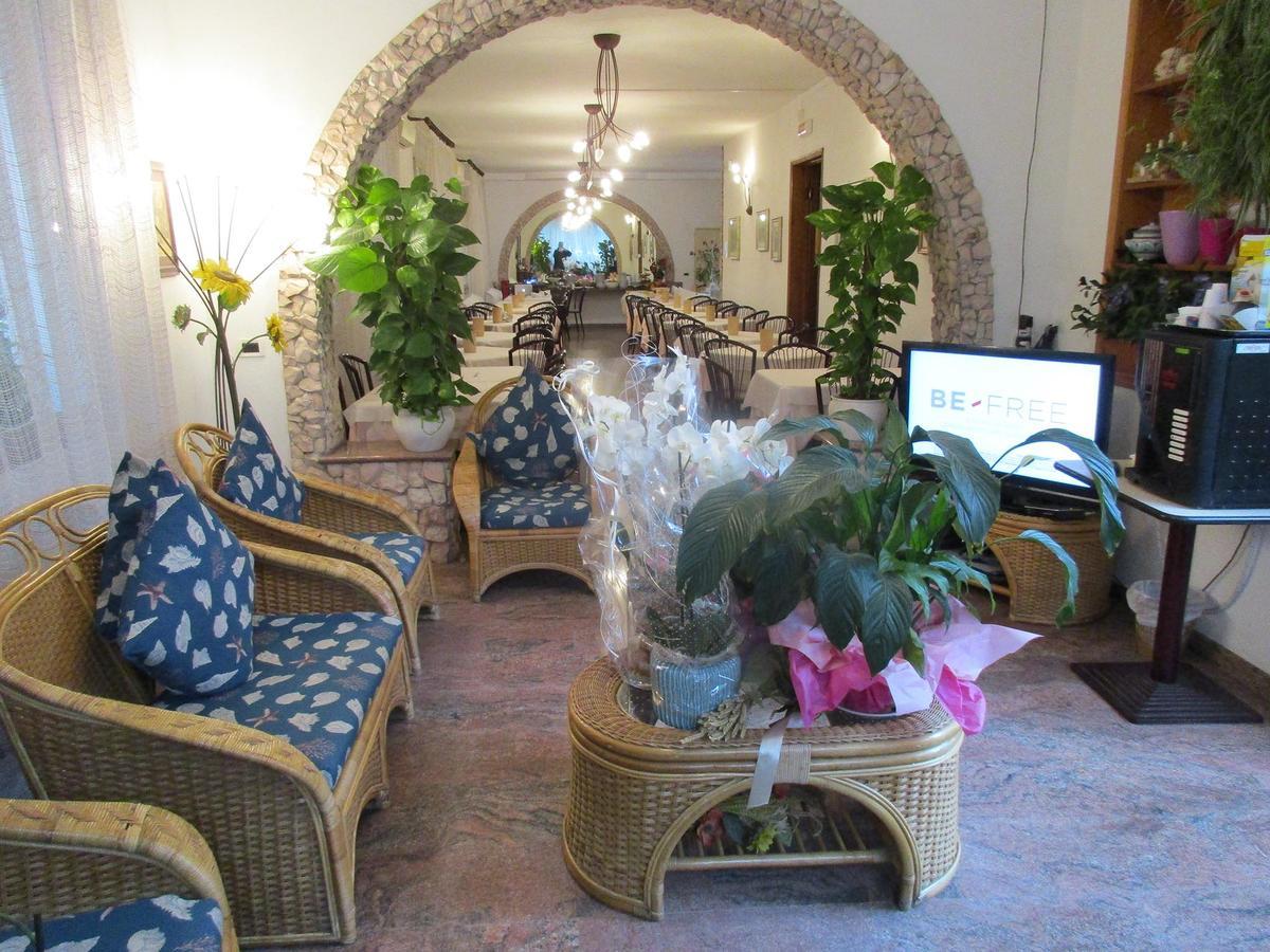 Hotel Pensione Ornella Чезенатико Экстерьер фото