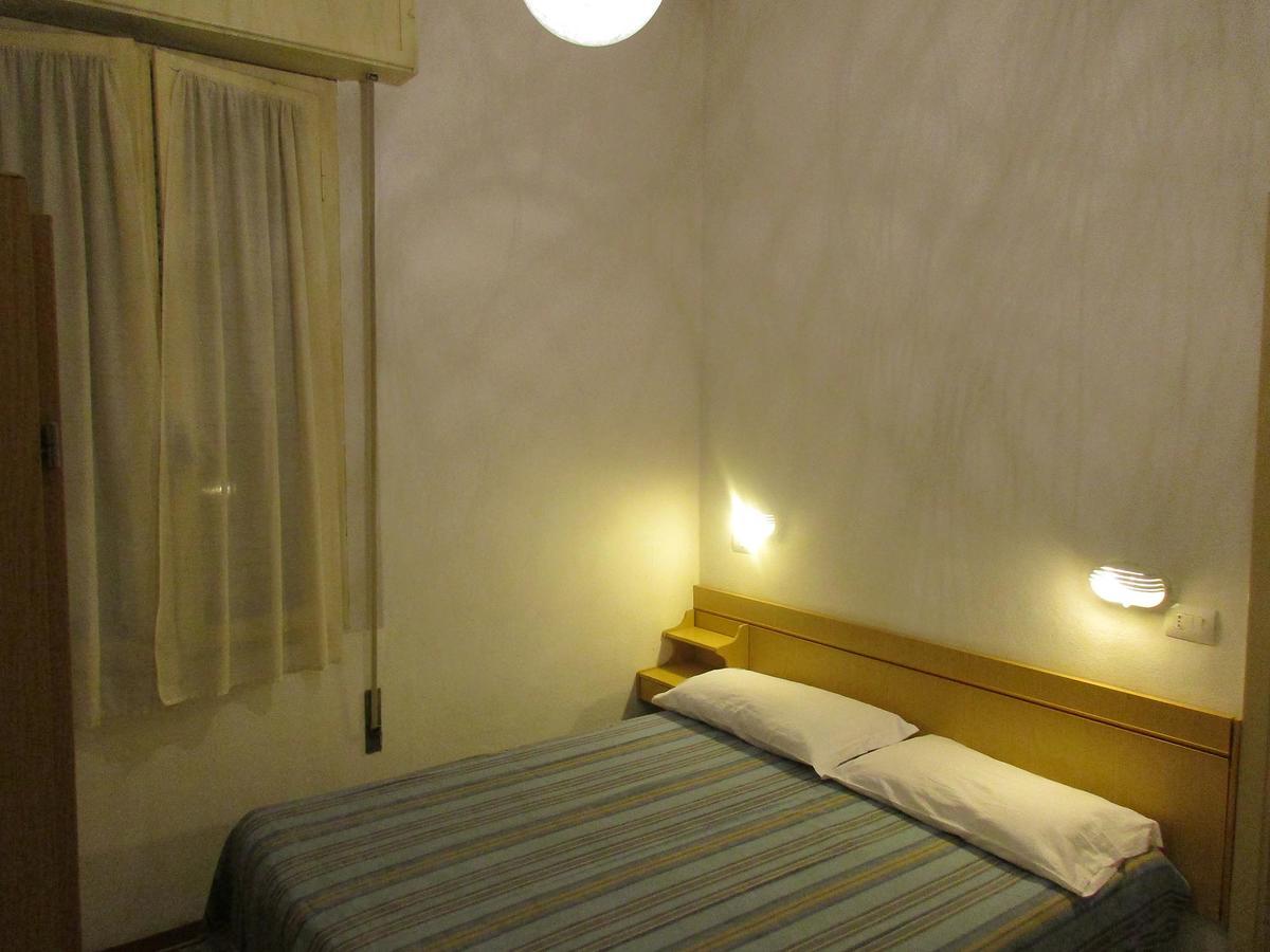 Hotel Pensione Ornella Чезенатико Экстерьер фото