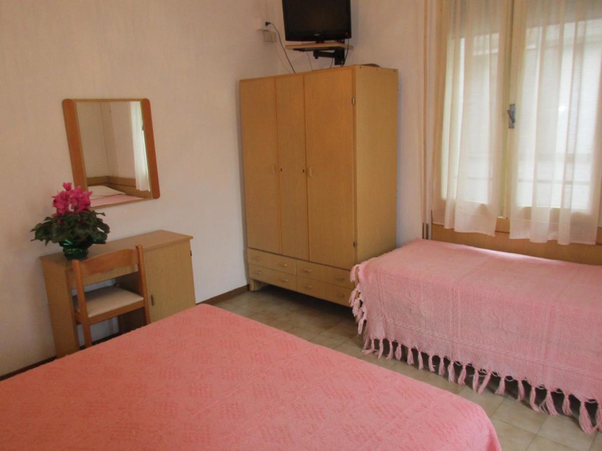 Hotel Pensione Ornella Чезенатико Экстерьер фото