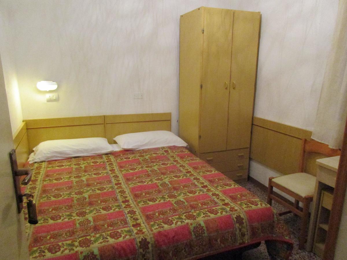 Hotel Pensione Ornella Чезенатико Экстерьер фото