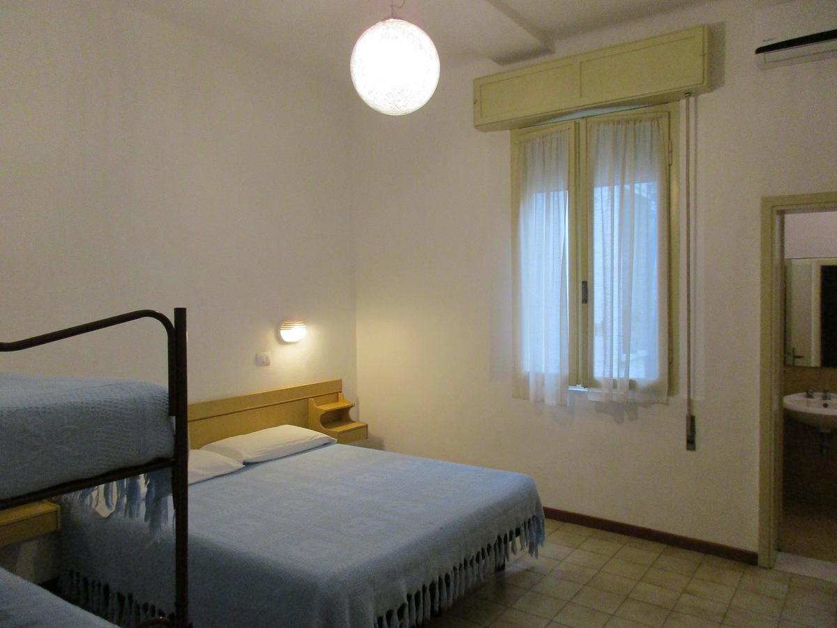 Hotel Pensione Ornella Чезенатико Экстерьер фото