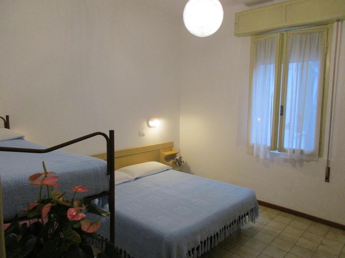 Hotel Pensione Ornella Чезенатико Экстерьер фото